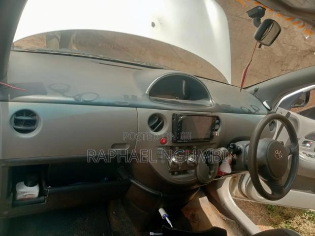 Toyota Sienta 2009 Silver