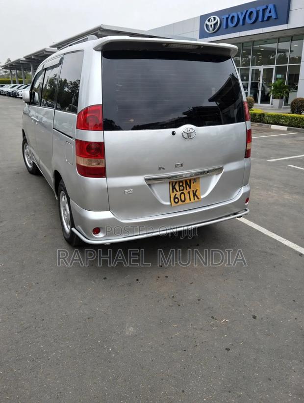Toyota TownAce Noah 2001 Silver