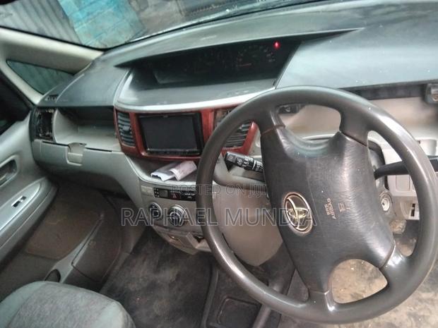 Toyota TownAce Noah 2001 Silver