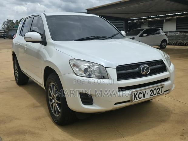 Toyota RAV4 2012 White
