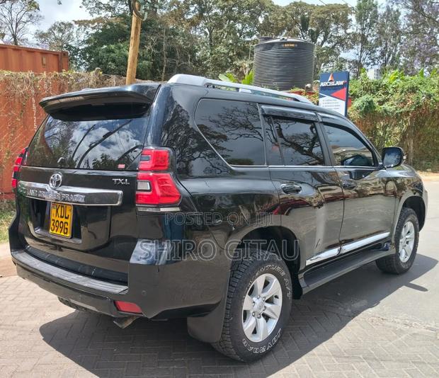 Toyota Land Cruiser Prado 2016 Black