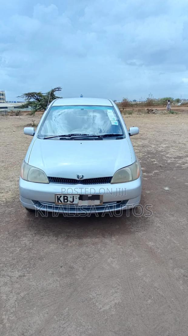 Toyota Platz 2002 Silver