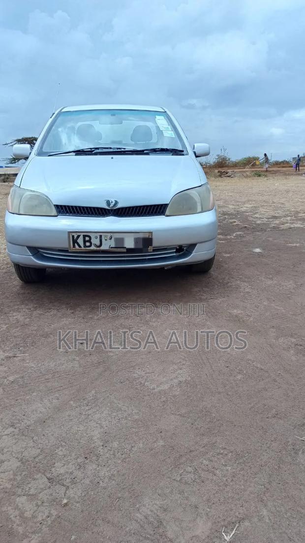Toyota Platz 2002 Silver