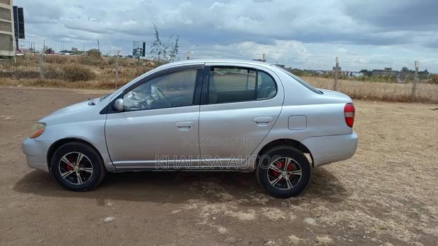 Toyota Platz 2002 Silver