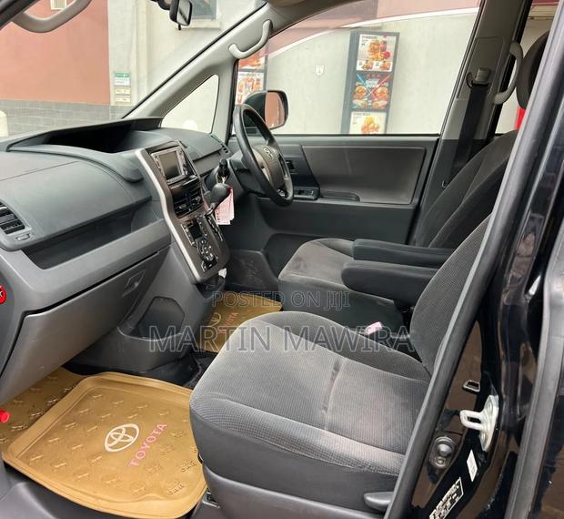 Toyota Voxy 2009 Black