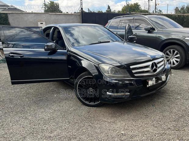 Mercedes-Benz C200 2012 Black
