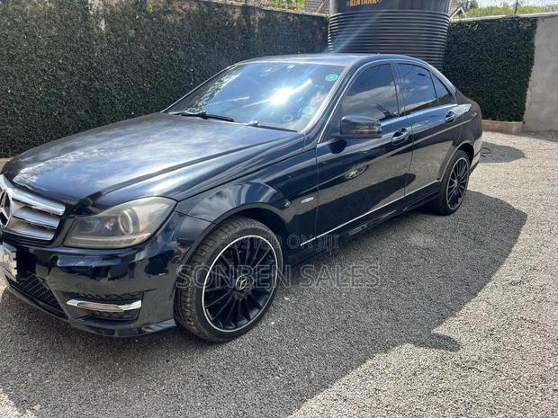 Mercedes-Benz C200 2012 Black