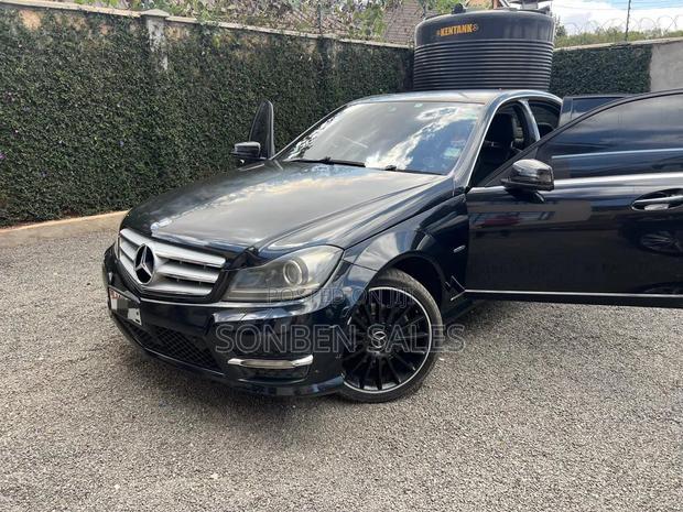 Mercedes-Benz C200 2012 Black