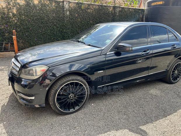 Mercedes-Benz C200 2012 Black