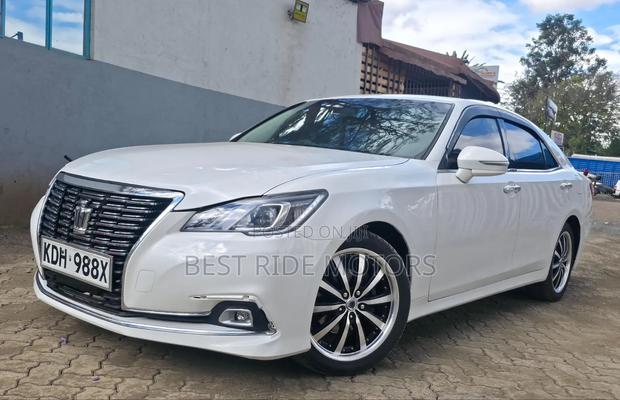 Toyota Crown 2016 White