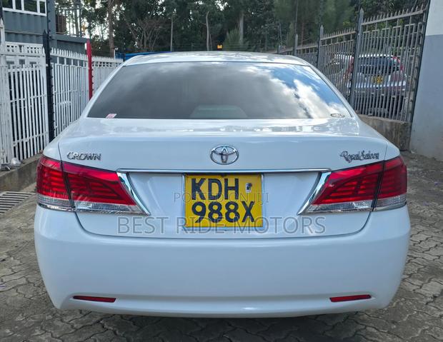 Toyota Crown 2016 White