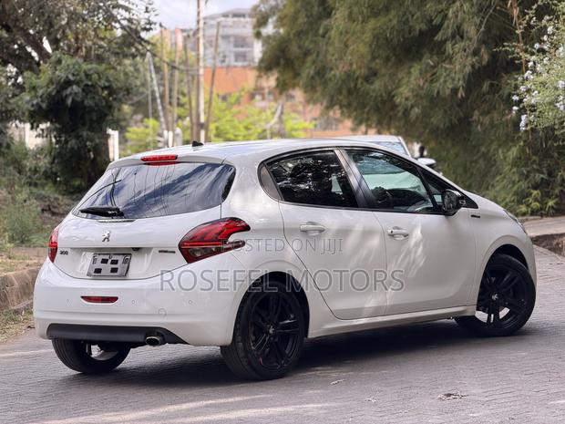 Peugeot 208 2019 White