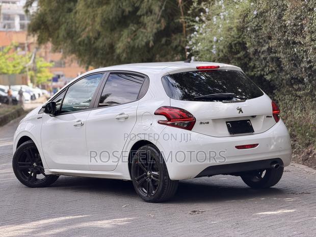 Peugeot 208 2019 White
