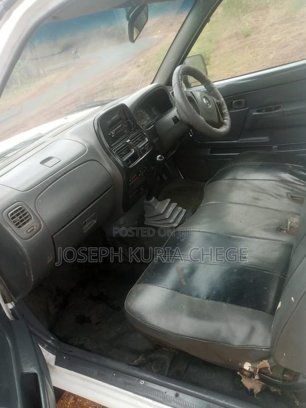 Nissan Hardbody 2004 White