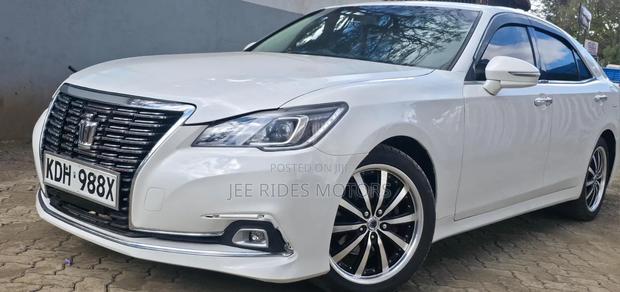 Toyota Crown 2016 Off white