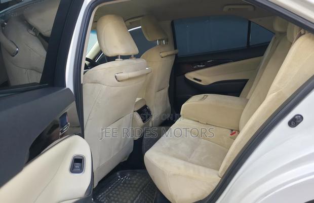 Toyota Crown 2016 Off white
