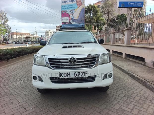 Toyota Hilux 2015 Off white