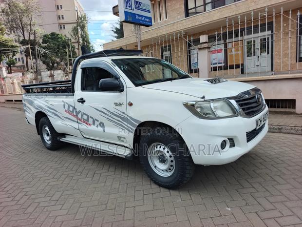 Toyota Hilux 2015 Off white