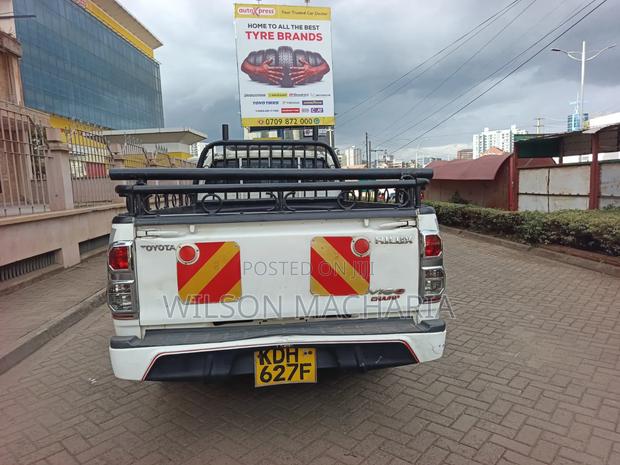 Toyota Hilux 2015 Off white