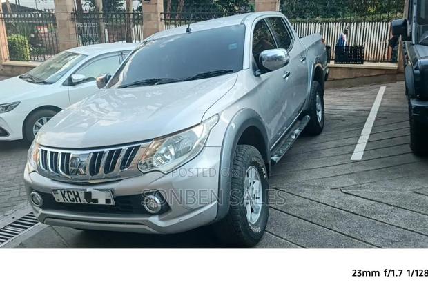 Mitsubishi L200 Double Cab 2.4 181hp 4WD 2016 Silver