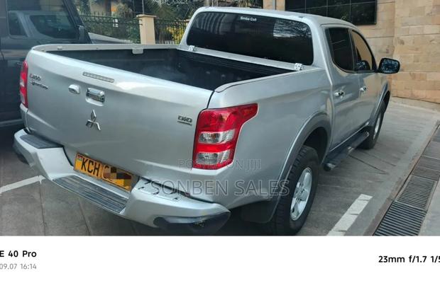 Mitsubishi L200 Double Cab 2.4 181hp 4WD 2016 Silver