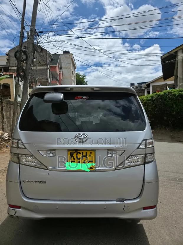 Toyota Vellfire 2009 Silver