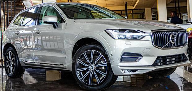 Volvo XC60 T5 Inscription AWD 2019 Gold