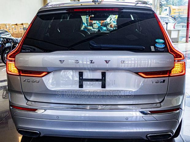 Volvo XC60 T5 Inscription AWD 2019 Gold