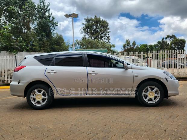 Toyota Caldina 2005 Silver