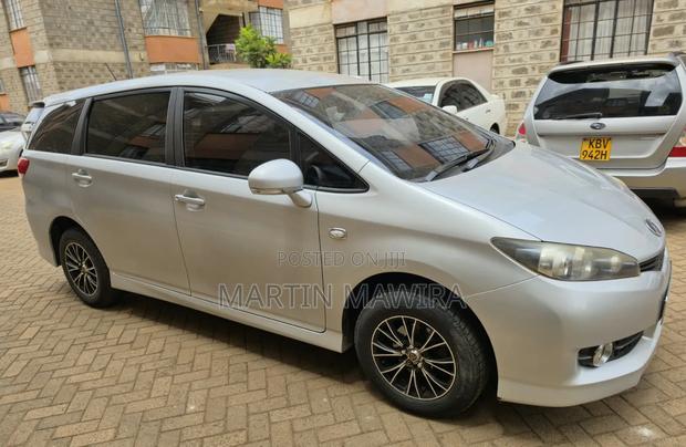 Toyota Wish 2010 Silver