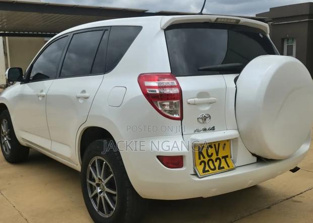 Toyota RAV4 2012 White