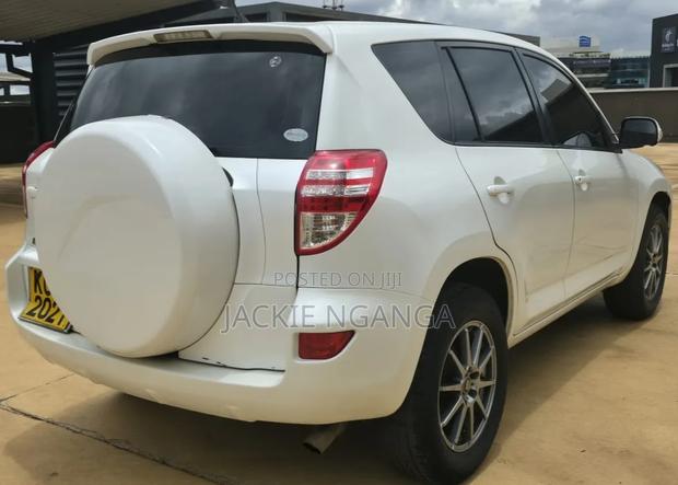 Toyota RAV4 2012 White