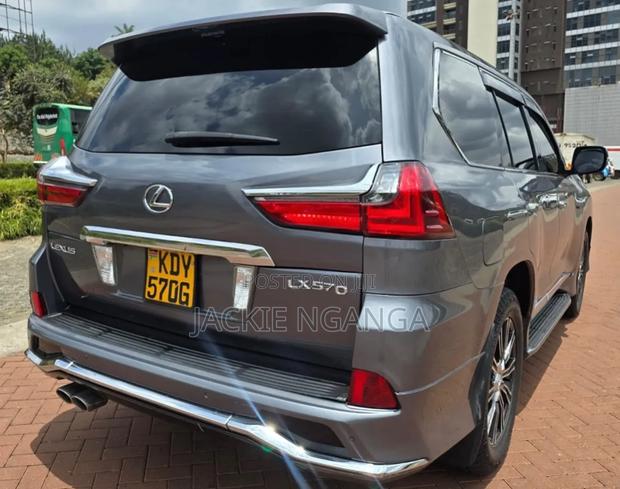 Lexus LX 570 AWD 2016 White