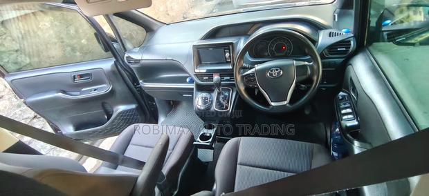 Toyota Noah 2018 Maroon