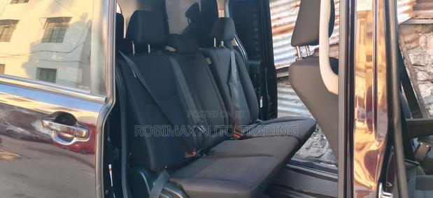 Toyota Noah 2018 Maroon