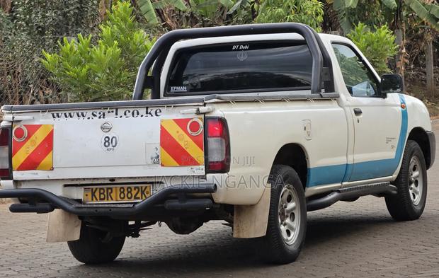 Nissan Hardbody 2011 White