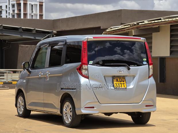 Toyota Roomy 2017 Silver