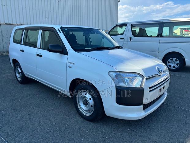 Toyota Probox 1.5 Hybrid DX Comfort 2019 White