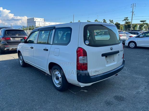 Toyota Probox 1.5 Hybrid DX Comfort 2019 White