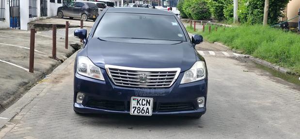 Toyota Crown 2010 Blue