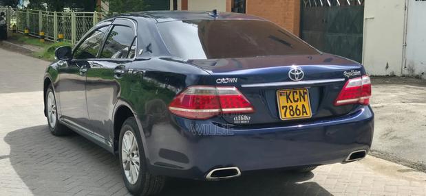 Toyota Crown 2010 Blue