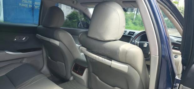 Toyota Crown 2010 Blue