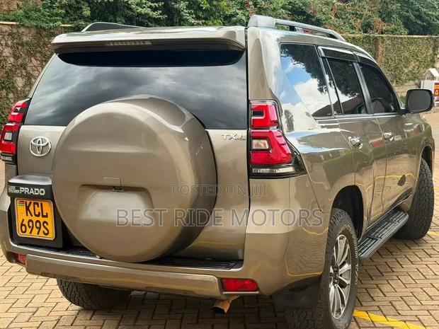 Toyota Land Cruiser Prado 3.0 TD 2011 Gray