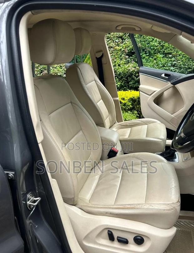 Volkswagen Tiguan S 4Motion 4dr SUV AWD (2.0L 4cyl Turbo 6A) 2014 Gray