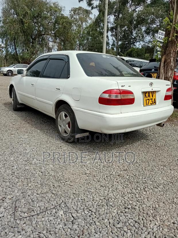Toyota Corolla 2000 White