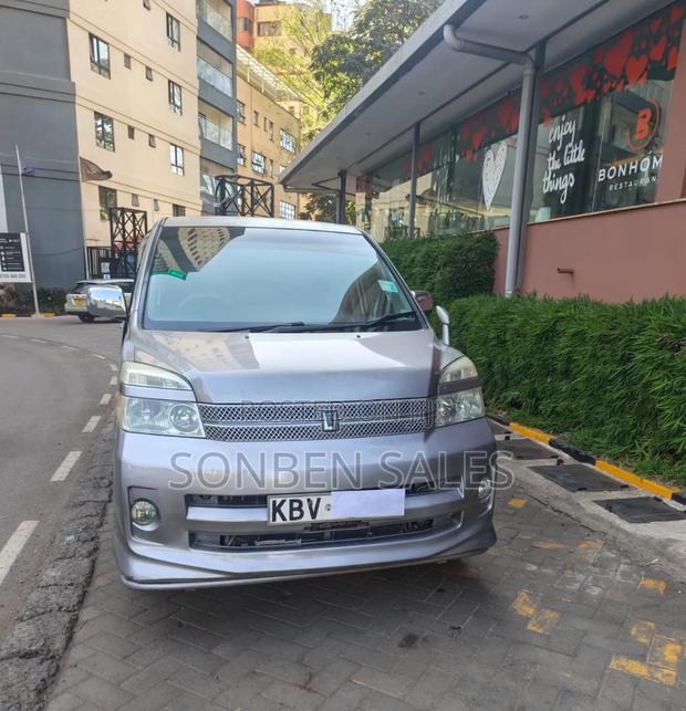 Toyota Voxy X 2WD 8-Seater 2007 Silver