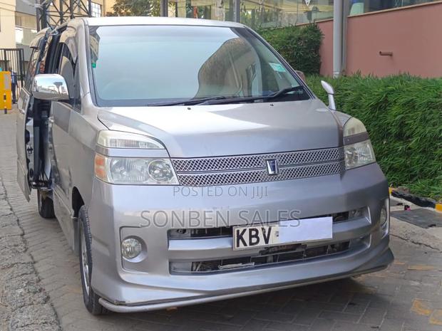 Toyota Voxy X 2WD 8-Seater 2007 Silver