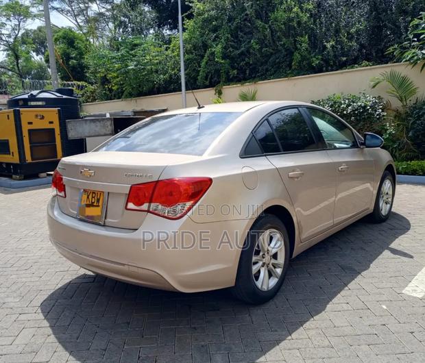 Chevrolet Cruze 2012 Beige
