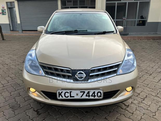 Nissan Tiida 2010 Gold