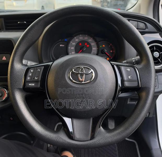 Toyota Vitz 1.0 FWD 5dr 2019 Pearl